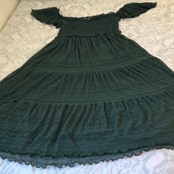 NWT  Max Studio off the shoulder smock body ruffle midi dress in size Large - Picture 2 of 10